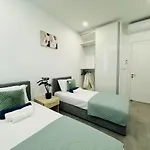 Elysia Park B7- 2 Modern Bedrooms , Pool, Gym, Center Apartman