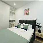 Apartman Elysia Park B7- 2 Modern Bedrooms , Pool, Gym, Center Paphos