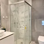 Elysia Park B7- 2 Modern Bedrooms , Pool, Gym, Center Apartman