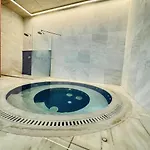 Elysia Park B7- 2 Modern Bedrooms , Pool, Gym, Center