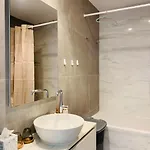Elysia Park B7- 2 Modern Bedrooms , Pool, Gym, Center