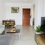Elysia Park B7- 2 Modern Bedrooms , Pool, Gym, Center Apartman *