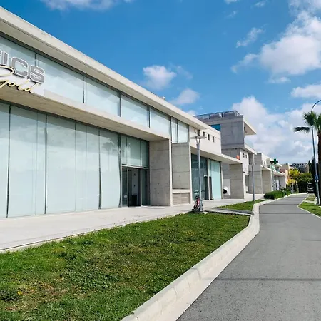 Spacious 2br Elysia Park Apartment, Pool, Gym, Large Balcony, Center *