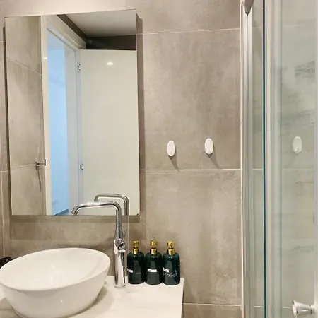 Apartment Sunny 2-bedroom - Pool, Gym & Balcony Views - Elysia Park- Center Paphos