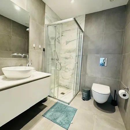 Apartment Sunny 2-bedroom - Pool, Gym & Balcony Views - Elysia Park- Center *