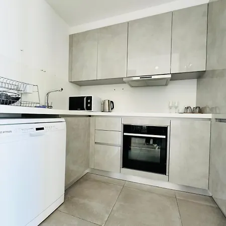 Sunny 2-bedroom - Pool, Gym & Balcony Views - Elysia Park- Center Paphos