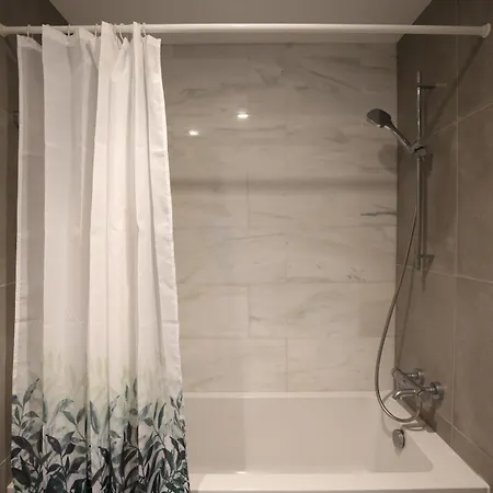 דירה Elysia Park 7- 2 Modern Bedrooms , Pool, Gym, Center פאפוס