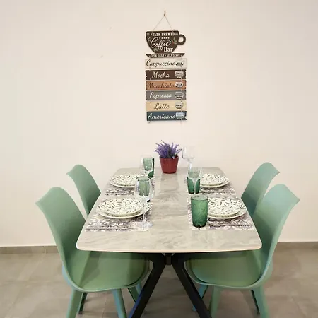 Elysia Park 7- 2 Modern Bedrooms , Pool, Gym, Center פאפוס