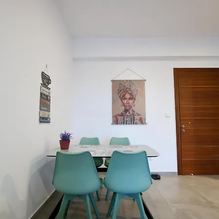 Elysia Park 7- 2 Modern Bedrooms , Pool, Gym, Center Daire Pafos