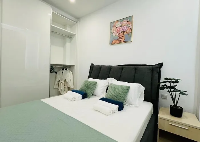 Apartman 2 Cozy Bedrooms , Center, Indoor And Outdoor Pool , Gym - Elysia Park 7 Paphos