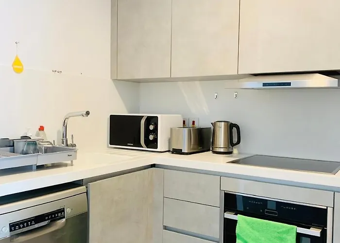 Apartman 2 Cozy Bedrooms , Center, Indoor And Outdoor Pool , Gym - Elysia Park 7 Paphos