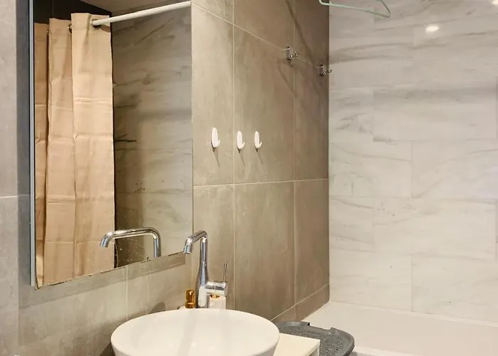 2 Cozy Bedrooms , Center, Indoor And Outdoor Pool , Gym - Elysia Park 7