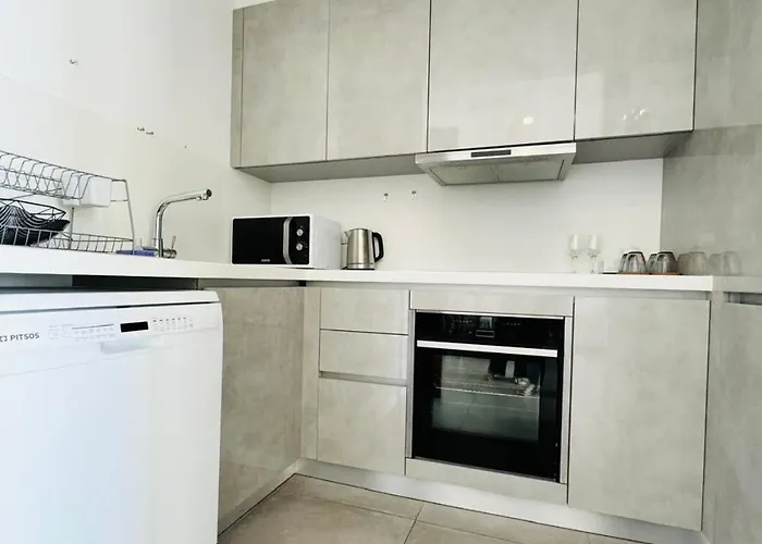 2 Cozy Bedrooms , Center, Indoor And Outdoor Pool , Gym - Elysia Park 7 Paphos