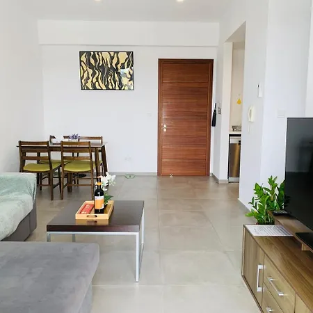 Elysia Park 7- 2 Modern Bedrooms , Pool, Gym, Center Apartment *